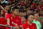 60分钟国足0-1落后，看台上远征球迷一脸无奈